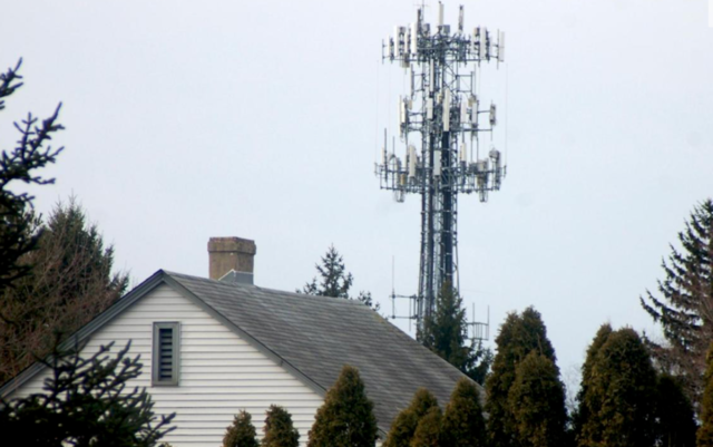 How Many 5G Cell Towers Are There? Cell Tower Dangers | Microwave Radiation | 5G | 6G | Large Cell Mast.